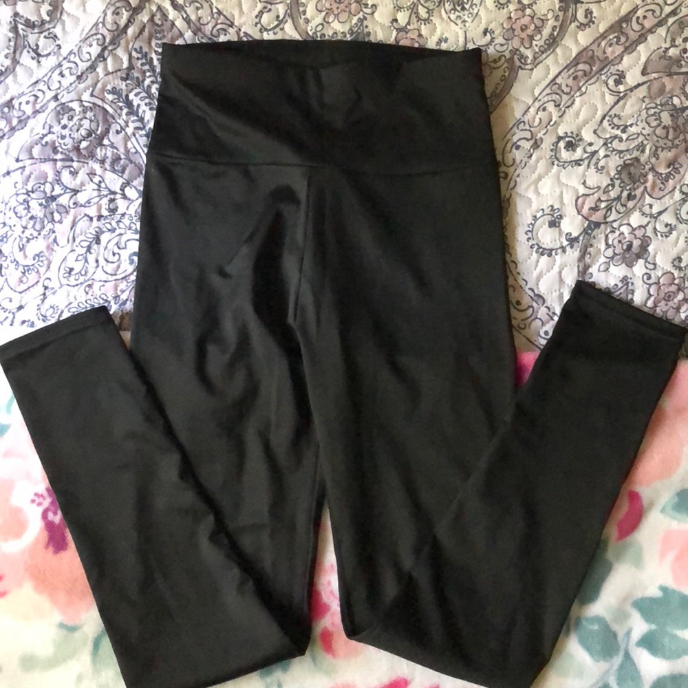 Black scrunch butt leggings